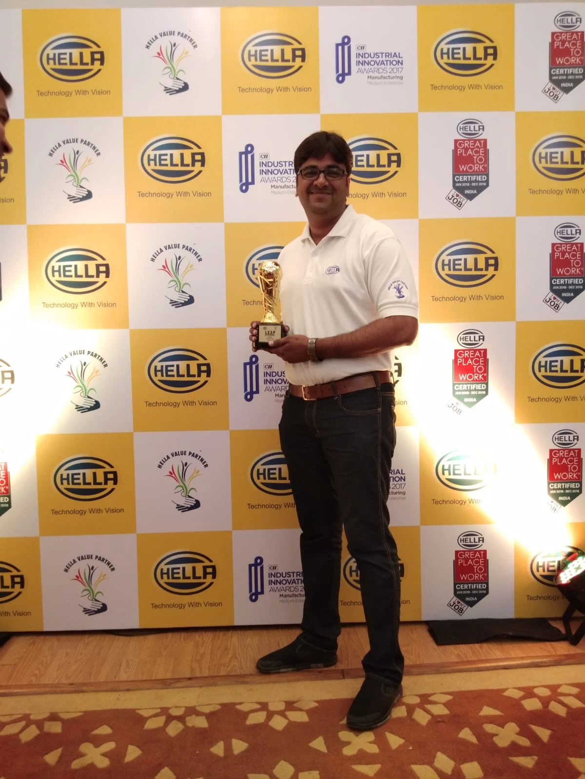 Balaji Parthasarathy receiving HELLA award